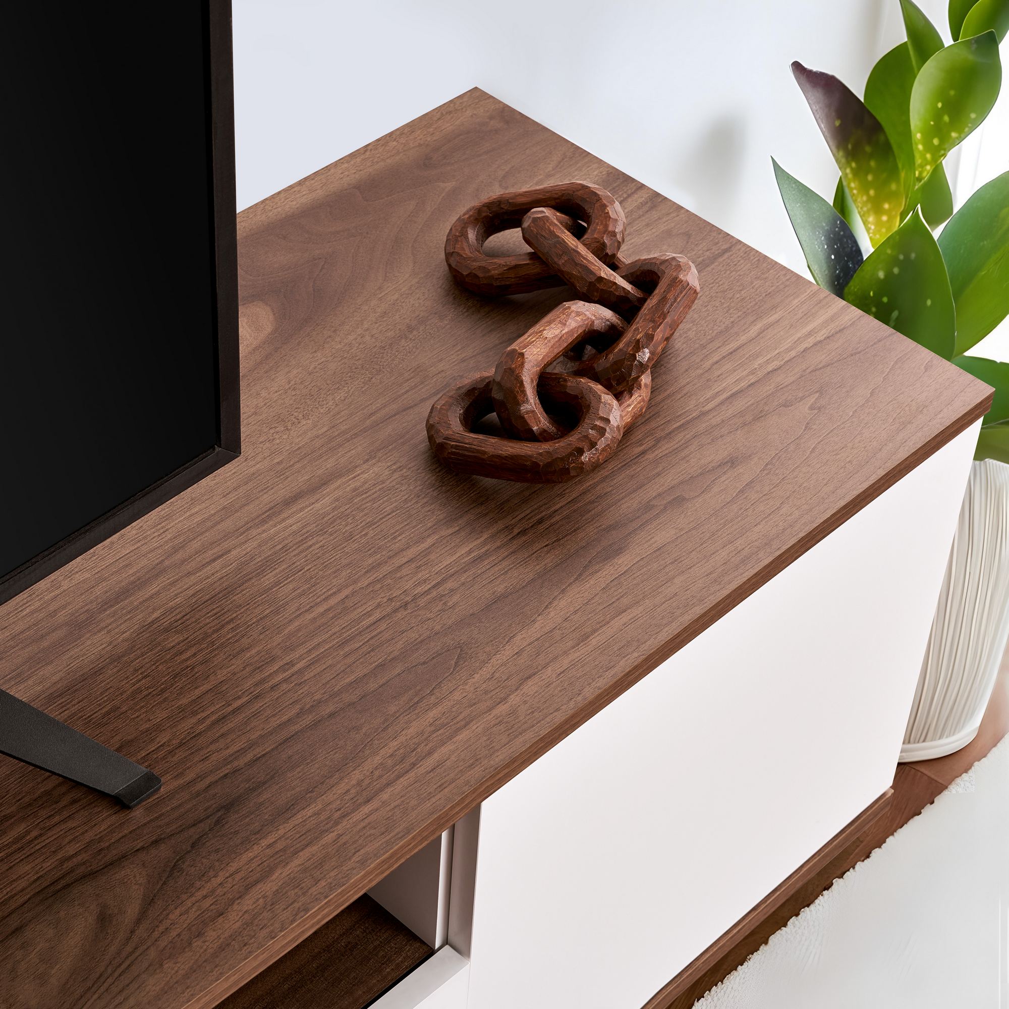 TV skrinka Veramont – Biela/Orech